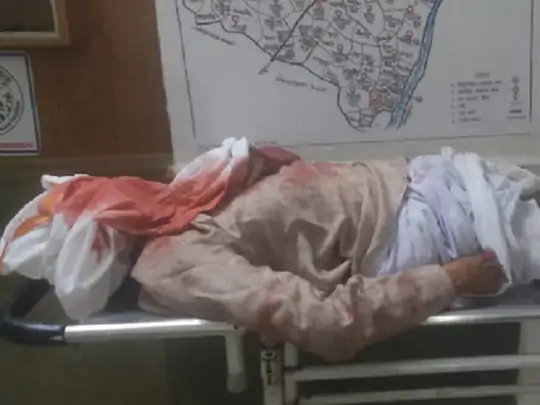 ट्रक की टक्कर से बाइक सवार पिता-पुत्र की मौत:देर रात हुए हादसे में बहू गंभीर रूप से घायल