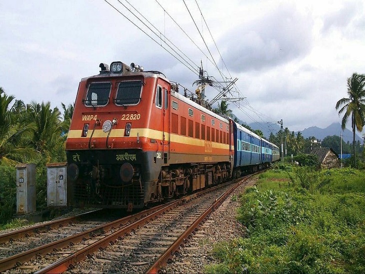 एक माह में तीसरी बार ट्रेन डिरेल