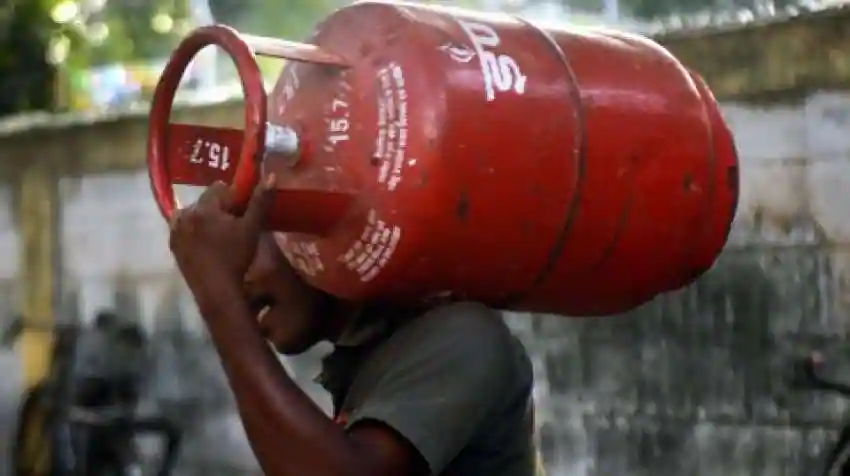 घरेलू रसोई गैस सिलेंडर 25 रुपए महंगा हुआ