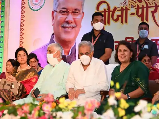तीजा-पोरा तिहार के न्योते पर सीएम हाउस पहुंचे सिंहदेव, CM बघेल ने स्वागत किया