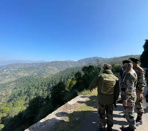 LOC के दौरे पर आर्मी चीफ:गैर कश्मीरियों की हत्या के बीच सेना प्रमुख 2 दिन के जम्मू दौरे पर