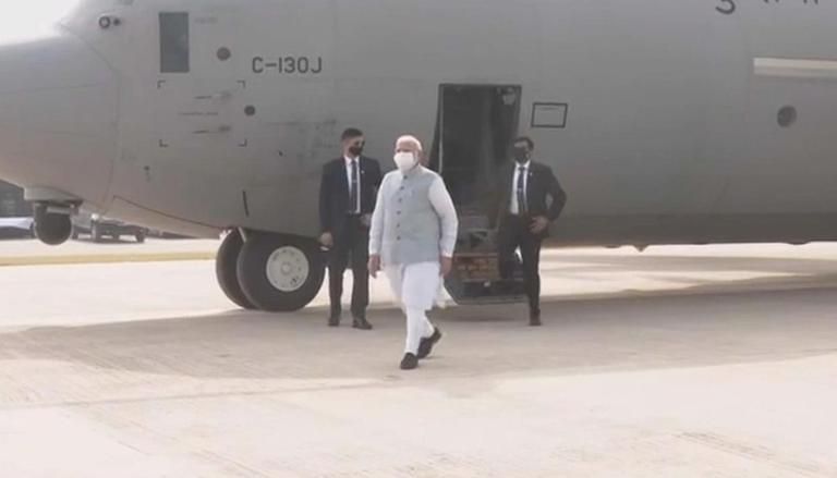 PM ने पूर्वांचल एक्सप्रेस-वे का किया उद्घाटन:सुपर हरक्युलिस विमान से किया लैंड