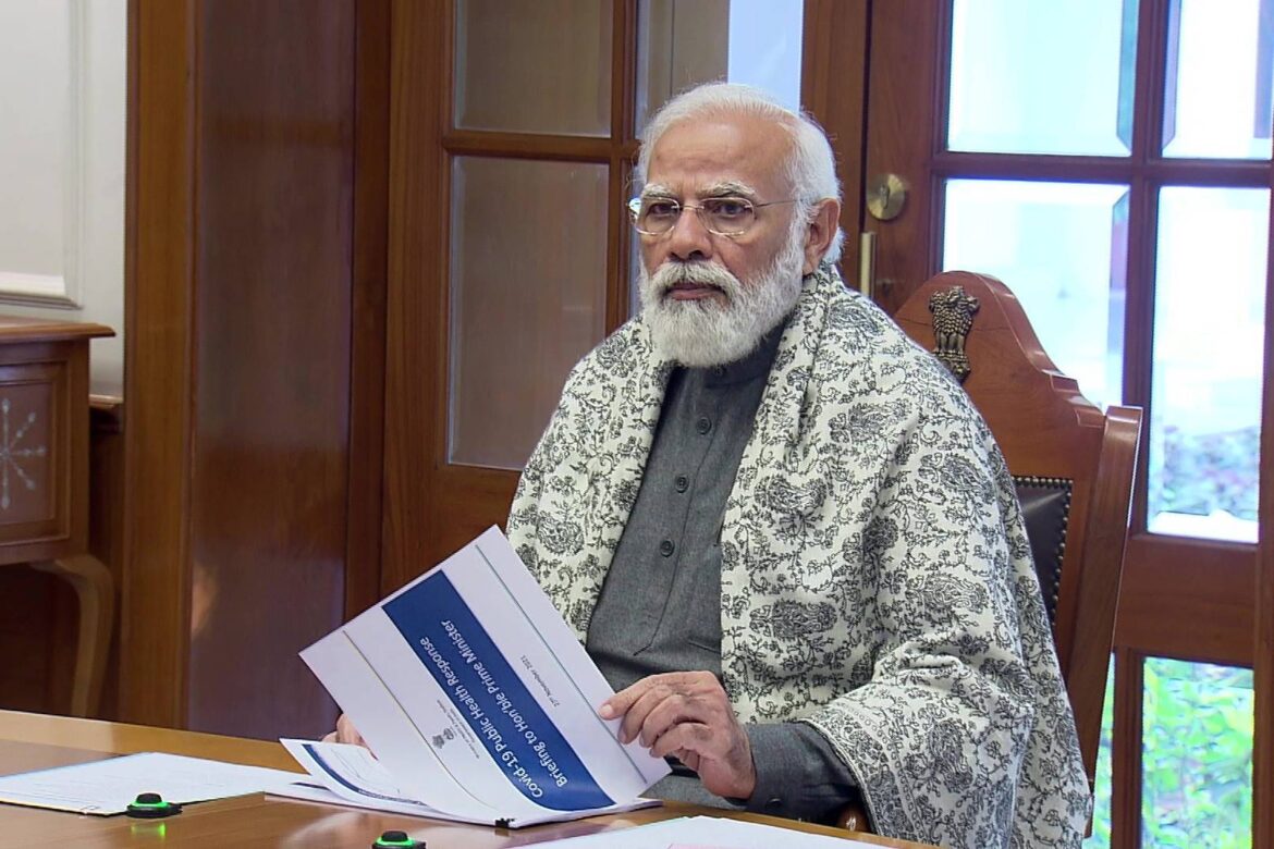 नए कोरोना वैरिएंट से दहशत:इमरजेंसी मीटिंग में PM मोदी ने कहा- इंटरनेशनल फ्लाइट्स शुरू करने के फैसले का रिव्यू करें