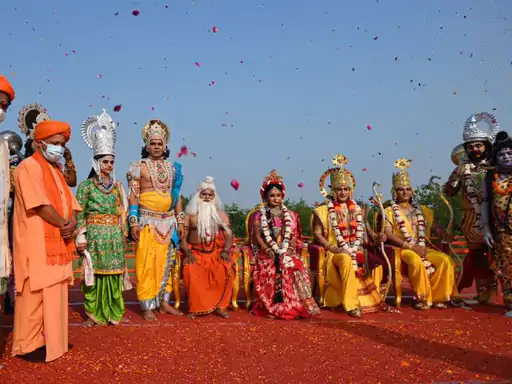 अयोध्या में 5वां दीपोत्सव:9.51 लाख दीये जलाने का बना रिकॉर्ड