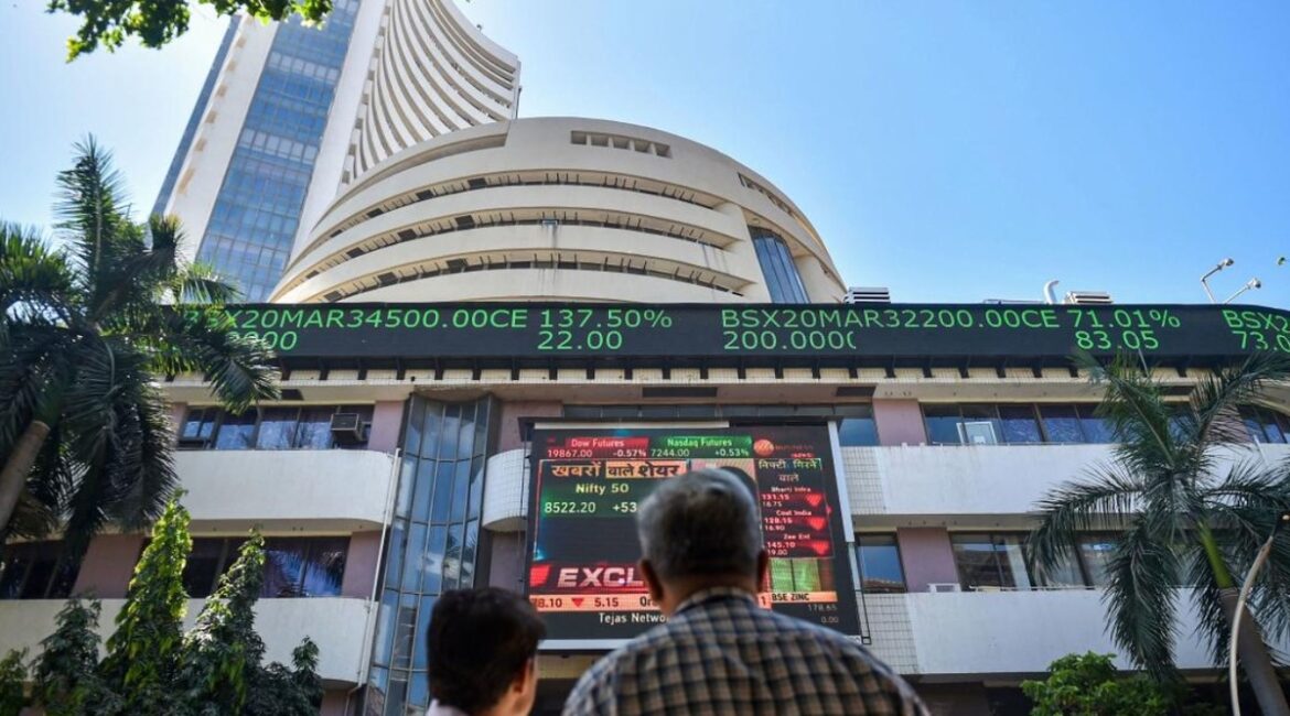 सेंसेक्स 212 अंक बढ़कर 59,756 पर बंद हुआ