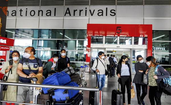 कोरोना संक्रमण के बढ़ते खतरे को देखते हुए सख्ती:7 देशों से आने वालों की निगरानी शुरू