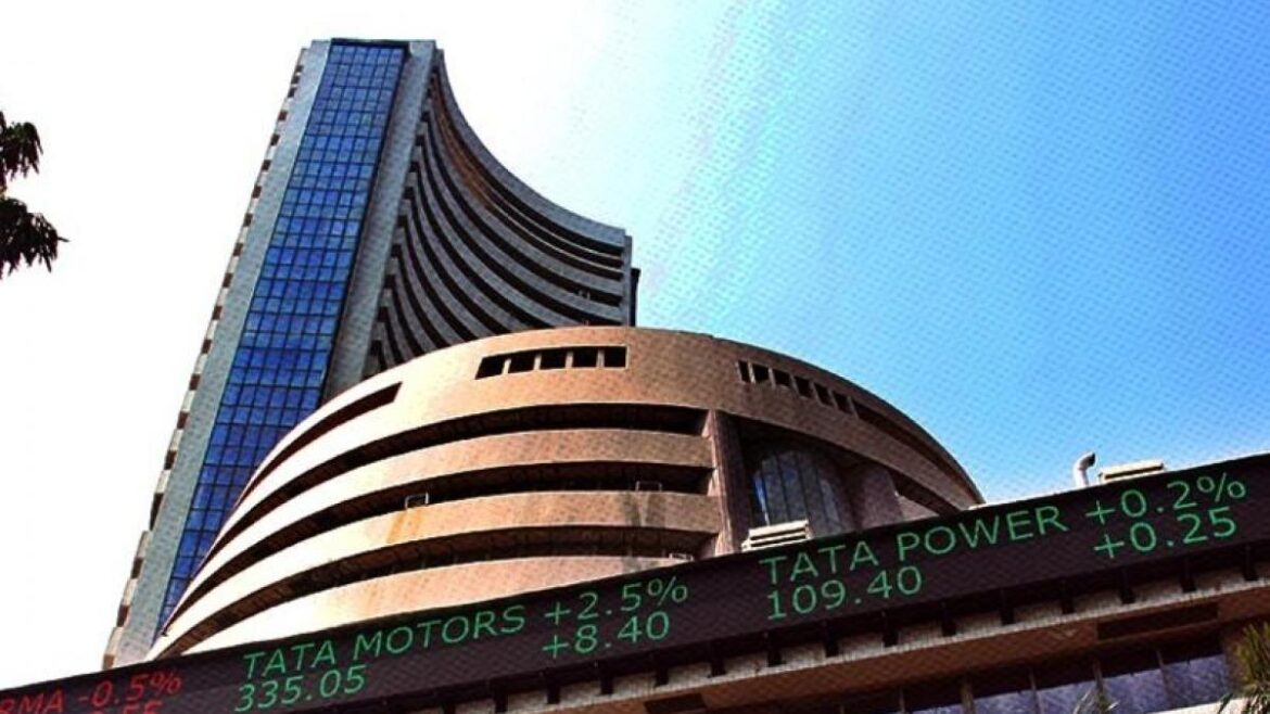सेंसेक्स 337 अंक गिरकर 57,900 पर बंद;