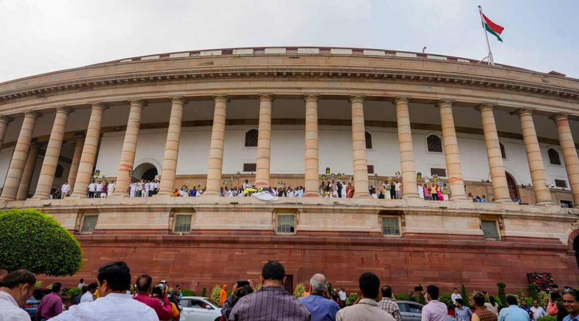 बजट सत्र 2023 : आखिरी दिन भी जारी रहा हंगामा