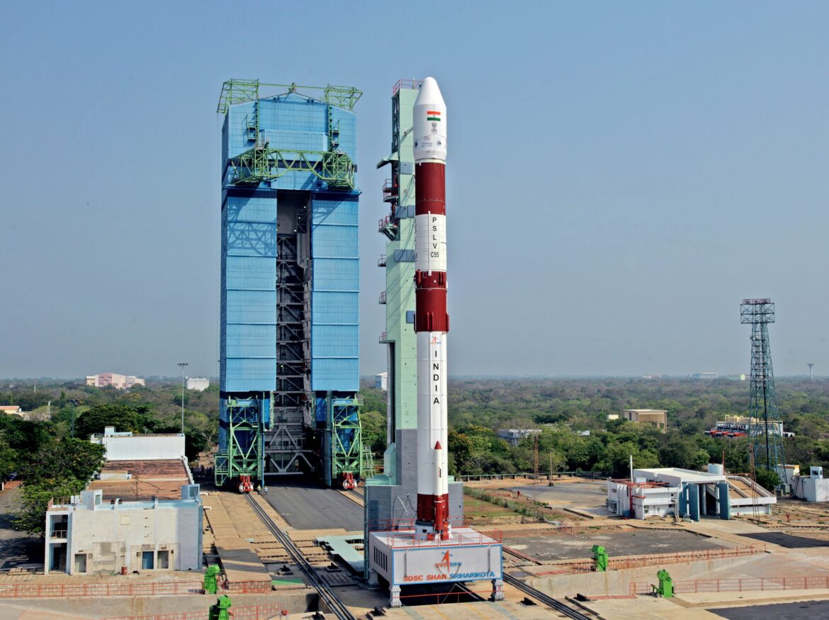 भारत के श्रीहरिकोटा रॉकेट पोर्ट से सिंगापुर की 2 सैटेलाइट लॉन्च;