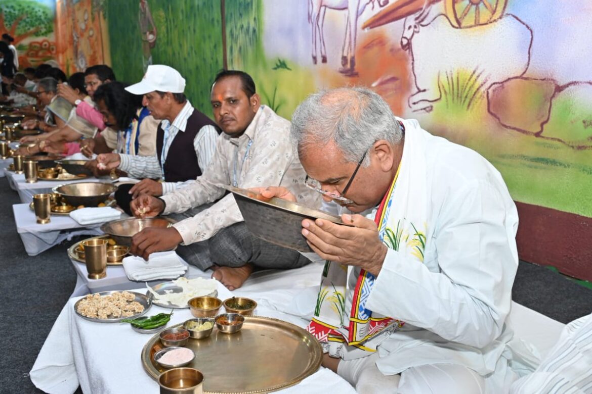 मुख्यमंत्री ने श्रम वीरों के सम्मान में हज़ारों श्रमिकों के साथ लिया बोरे-बासी का लिया आनंद;