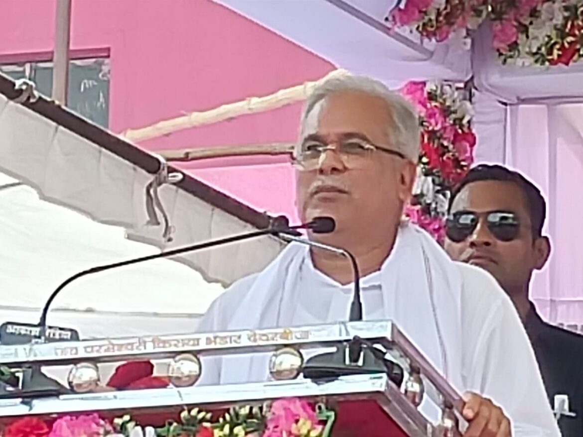 लगातार बारिश और खराब मौसम के कारण, मुख्यमंत्री भूपेश बघेल का बस्तर दौरा रद्द;