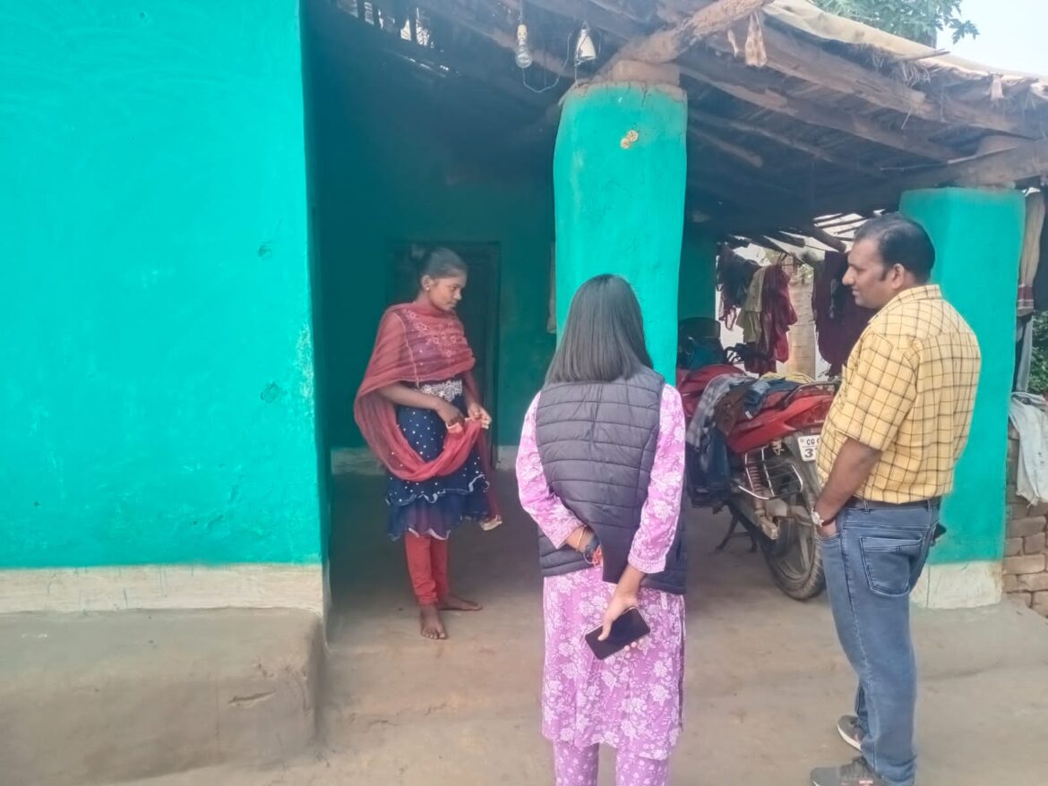 मुख्यमंत्री श्री साय के निर्देश पर अधिकारी घरों तक पहुंचकर उनकी समस्याओं से हो रहे है अवगत;