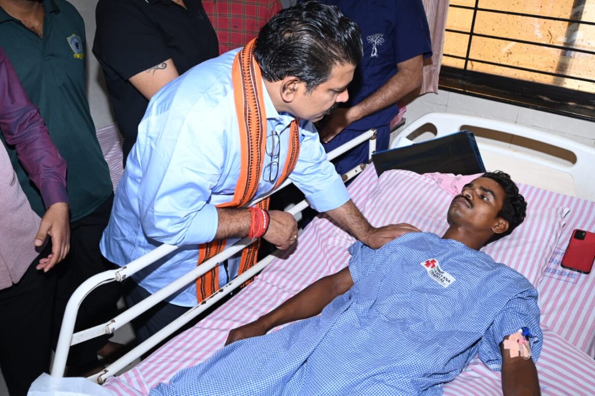 उप मुख्यमंत्री श्री विजय शर्मा घायल जवानों से मिलने पहुंचे हॉस्पिटल