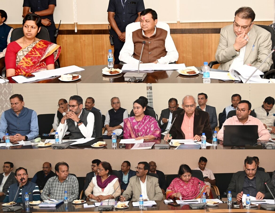 वाणिज्य और उद्योग एवं श्रम मंत्री श्री लखनलाल देवांगन ने मंत्रालय में काम-काज संभाला