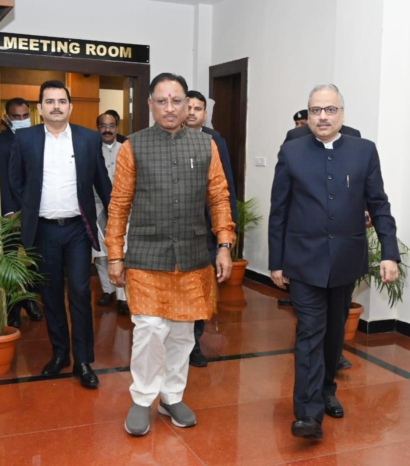 मुख्यमंत्री श्री विष्णु देव साय और मुख्य न्यायाधिपति न्यायमूर्ति श्री सिन्हा की बैठक में न्यायालयों में अधोसंरचना विकास तथा भर्तियों के संबंध में विचार-विमर्श