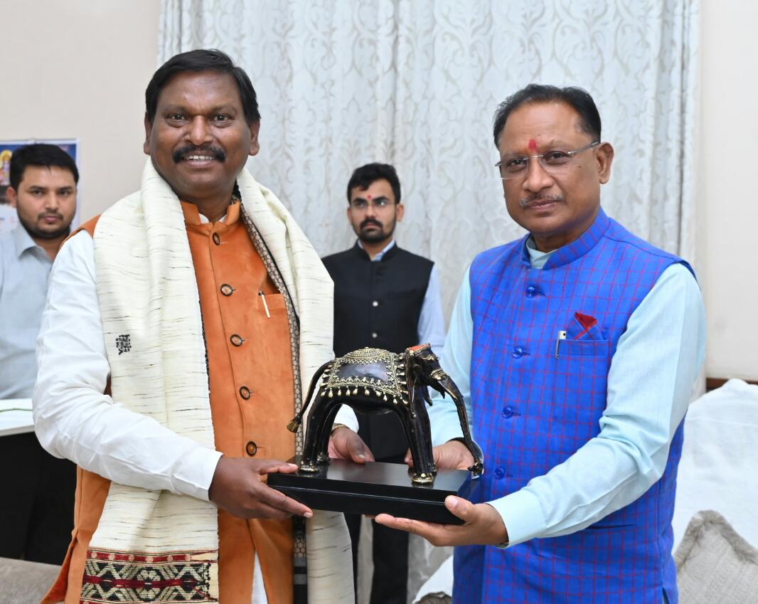 मुख्यमंत्री श्री साय से केंद्रीय कृषि और किसान कल्याण मंत्री श्री अर्जुन मुंडा ने की सौजन्य मुलाकात