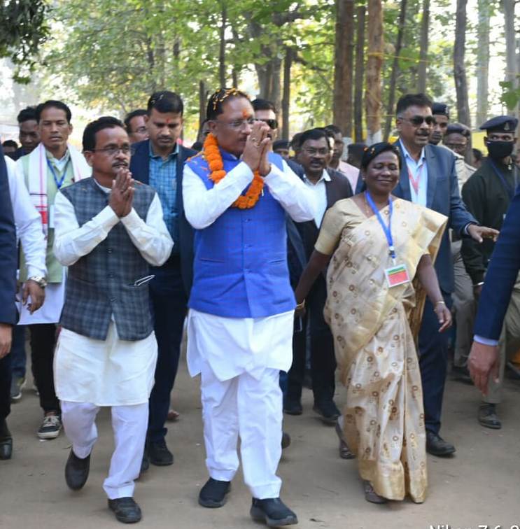 पमशाला कंवर धाम में आयोजित तीन दिवसीय महासम्मेलन और संक्रांति मेला में पहुंचे मुख्यमंत्री श्री विष्णु देव साय