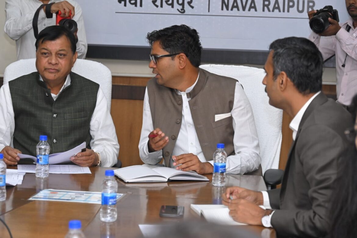 वित्त मंत्री श्री ओ.पी. चौधरी ने की वाणिज्य, उद्योग एवं श्रम विभाग के विभागीय बजट की समीक्षा;