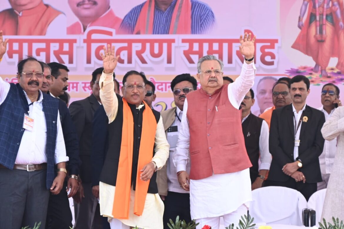 मुख्यमंत्री श्री विष्णु देव साय ने विभिन्न योजनाओं के हितग्राहियों को सामग्री वितरण कर किया लाभान्वित;