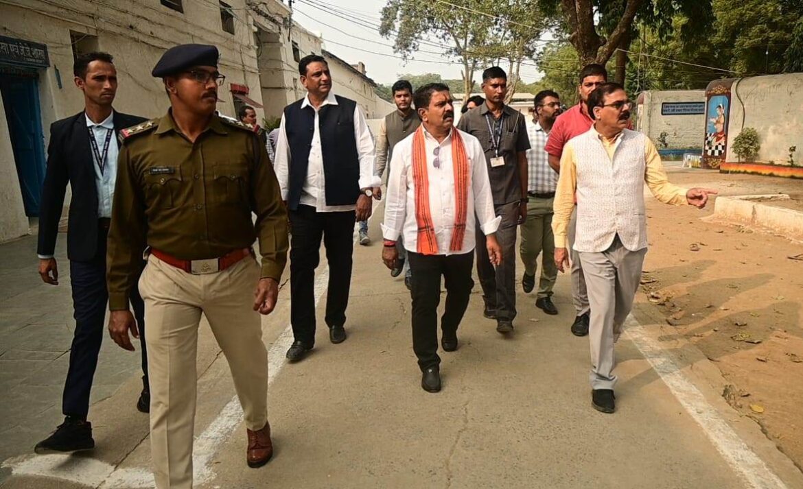 उपमुख्यमंत्री एवं गृहमंत्री श्री विजय शर्मा ने केंद्रीय जेल रायपुर का किया औचक निरीक्षण