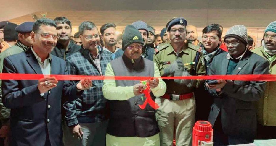 मंत्री श्री रामविचार नेताम ने तातापानी में यातायात नियमों की जानकारी के महोत्सव का किया शुभारंभ