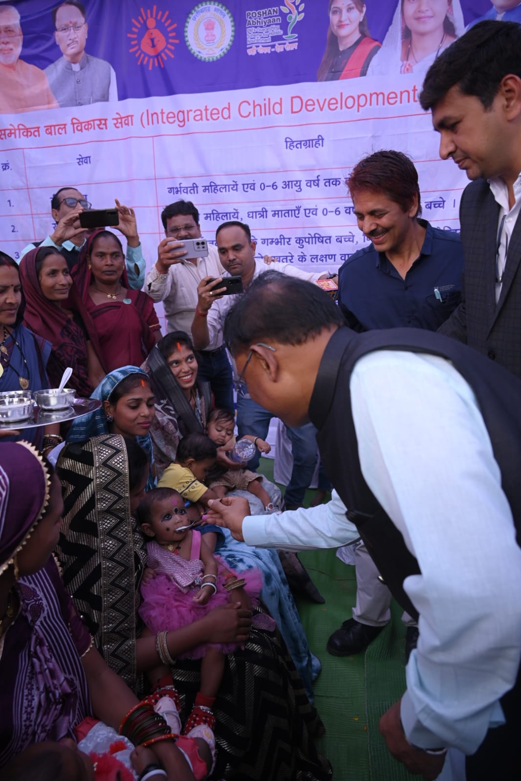 महिला एवं बाल विकास विभाग के स्टॉल में शिशुओं को कराया अन्नप्राशन, गर्भवती महिलाओं को सुपोषण किट, किशोरियों को उपहार प्रदान किया;