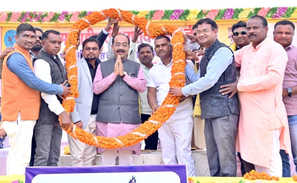 उप मुख्यमंत्री स्मृति दिवस एवं आदिवासी सम्मेलन में हुए शामिल;