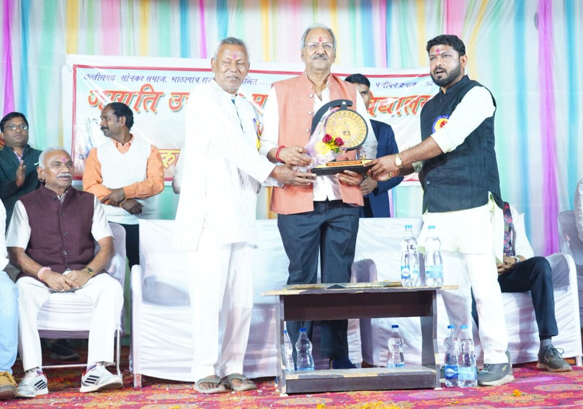 स्कूली पाठ्यक्रम में शमिल होंगे योग और प्राणायाम: शिक्षा मंत्री श्री बृजमोहन अग्रवाल;