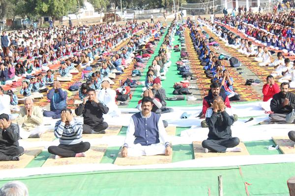 युवा रहने के लिए योग करें: खाद्य नागरिक आपूर्ति मंत्री श्री राजपूत;