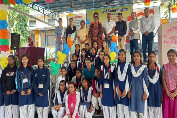 बालिकाएँ जागरूक रहे और स्वस्थ समाज के निर्माण में सहभागिता करे – महिला बाल विकास मंत्री सुश्री भूरिया;