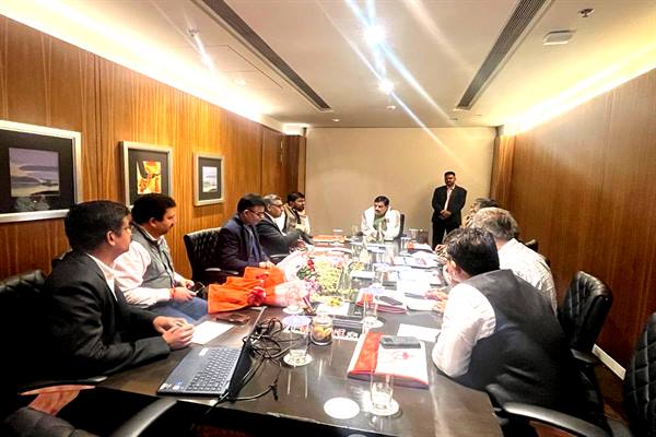 मुख्यमंत्री डॉ. यादव ने डेयरी किसानों को दूध की सही कीमत दिलाने केलिए सांची और अमूल की संयुक्त बैठक ली;