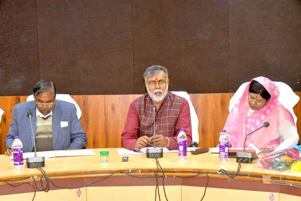 पारदर्शिता के साथ जिम्मेदारियों का निर्वहन करें- ग्रामीण विकास मंत्री श्री पटेल;