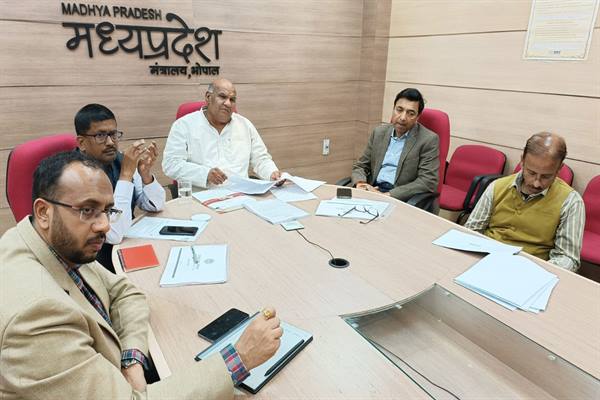 पीएम किसान योजना में छूटे पात्र हितग्राहियों को जोड़ें;