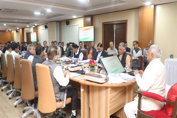 विश्वविद्यालय श्रेष्ठ मानव का विकास करे: राज्यपाल श्री पटेल;