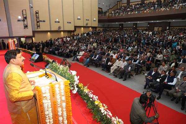 चुनौतियों का सामना करें, समाधान खोजें, शत-प्रतिशत प्रयास करें – मुख्यमंत्री डॉ. यादव;