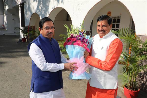 मुख्यमंत्री डॉ. यादव से केंद्रीय मंत्री श्री जोशी ने की सौजन्य भेंट;