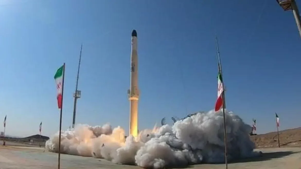 ईरान ने अंतरिक्ष में लॉन्च किए 3 सैटेलाइट्स;