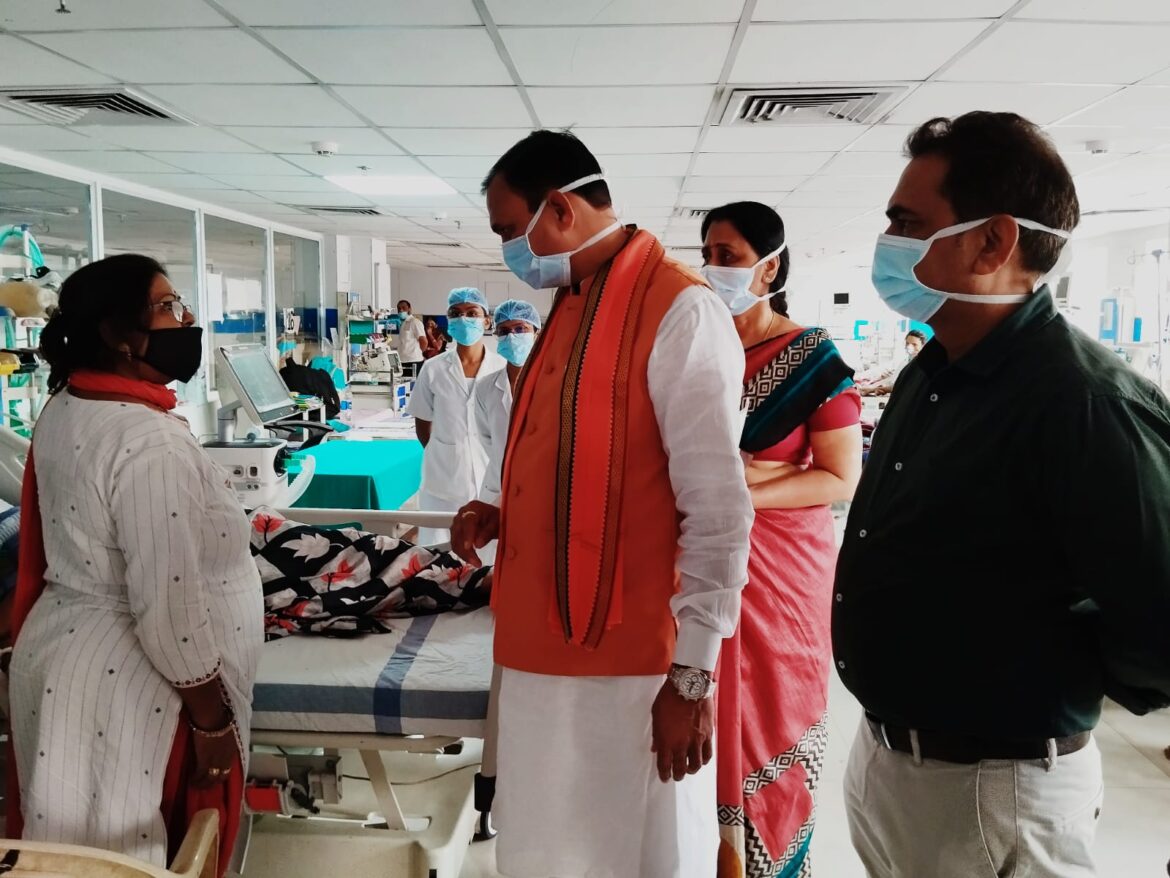 स्वास्थ्य मंत्री श्री श्याम बिहारी जायसवाल ने किया अम्बेडकर अस्पताल का औचक निरीक्षण, दिए आवश्यक निर्देश