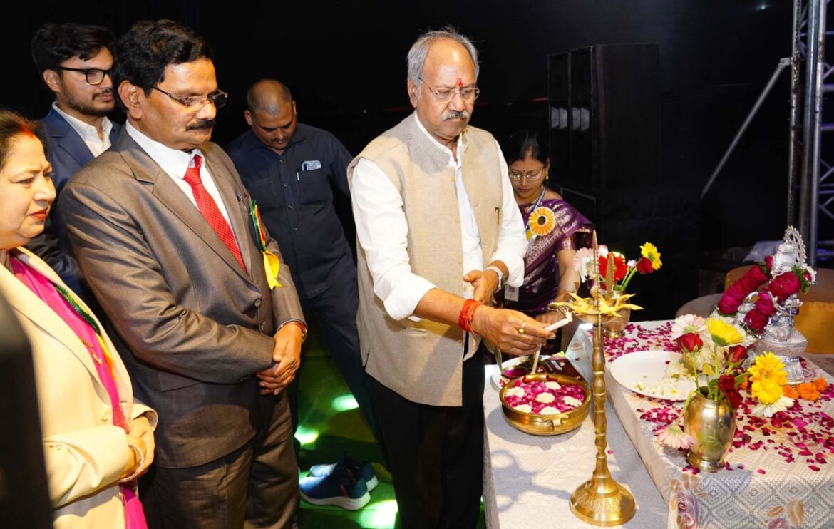 बच्चों में देशभक्ति की भावना जगाना गुरूजनों का दायित्व: शिक्षा मंत्री श्री अग्रवाल