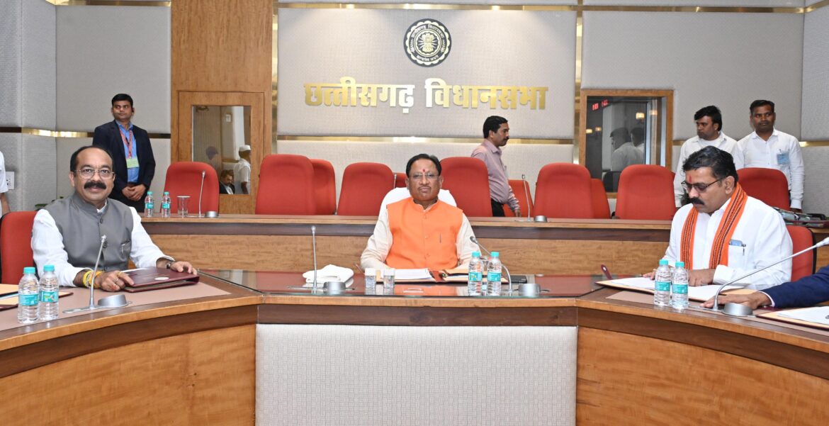 मुख्यमंत्री श्री विष्णु देव साय की अध्यक्षता में विधानसभा के मुख्य समिति कक्ष में कैबिनेट की बैठक शुरू;