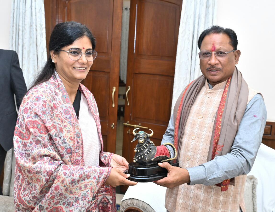 मुख्यमंत्री श्री विष्णु देव साय से केंद्रीय राज्यमंत्री श्रीमती अनुप्रिया पटेल ने की सौजन्य मुलाकात