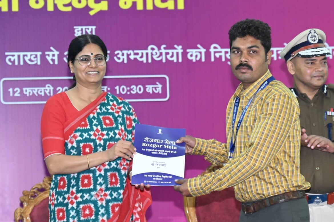 देशभर के 1 लाख से अधिक युवाओं को प्रधानमंत्री नेवर्चुअल रूप से किया नियुक्ति पत्र वितरण