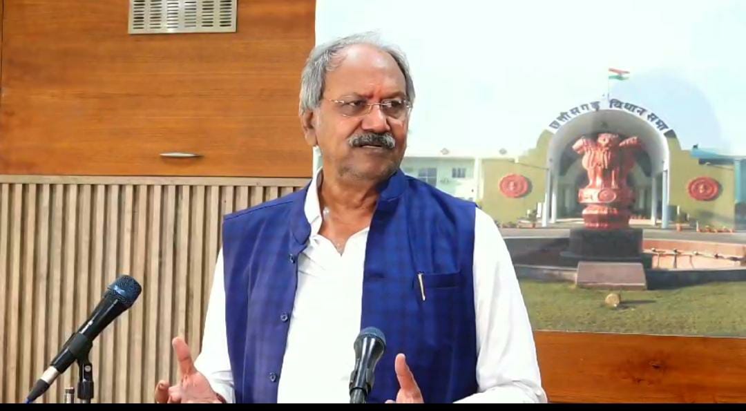 छत्तीसगढ़ी में एम.ए. करने वाले छात्र-छात्राओं के लिए पीएससी व व्यापम के माध्यम से जल्द होगी भर्तियां : शिक्षा मंत्री श्री बृजमोहन अग्रवाल