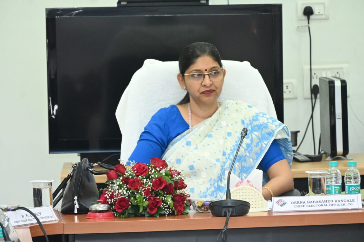 सफल निर्वाचन के लिए बेहतर समन्वय से काम करें अधिकारी – श्रीमती रीना बाबा साहेब कंगाले