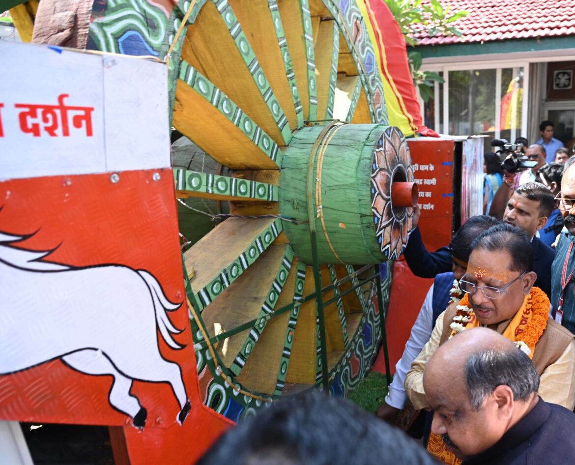 मुख्यमंत्री ने भगवान जगन्नाथ के रथ के पहिया की पूजा-अर्चना कर प्रदेशवासियों की सुख-समृद्धि की कामना की