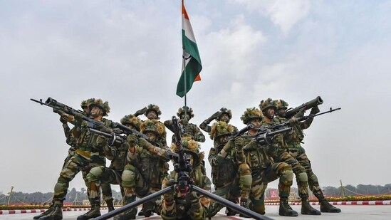 पूर्व अग्निवीरों को CISF, BSF में 10% आरक्षण:पहले बैच को आयुसीमा में 5 साल की छूट मिलेगी;