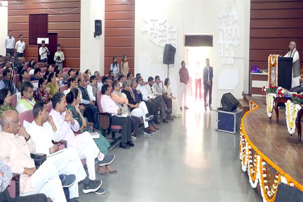 जनजातियों के मातृभूमि प्रेम और बलिदान की भावना से युवा प्रेरणा ले: श्री मंगुभाई पटेल