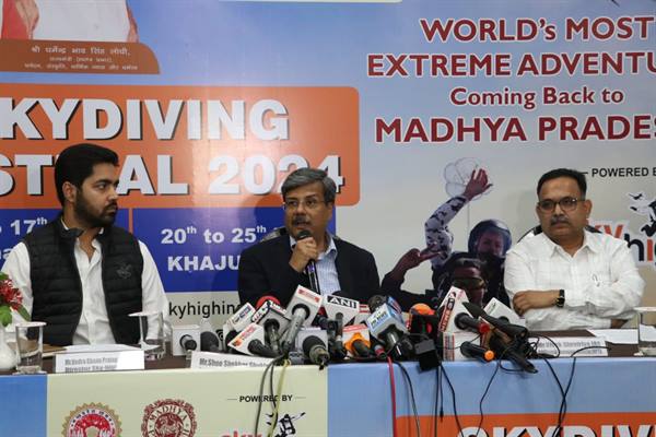 मध्यप्रदेश में 8 फरवरी से स्काई डाइविंग फेस्टिवल- प्रमुख सचिव श्री शुक्ला;