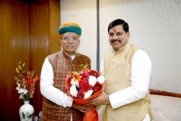 मुख्यमंत्री डॉ. यादव की केंद्रीय मंत्री श्री मेघवाल से सौजन्य भेंट;