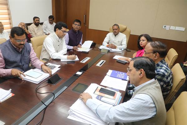 उद्यानिकी द्वारा रोजगार मूलक योजनाओं का क्रियान्वयन समय-सीमा में करें- मंत्री श्री कुशवाह;